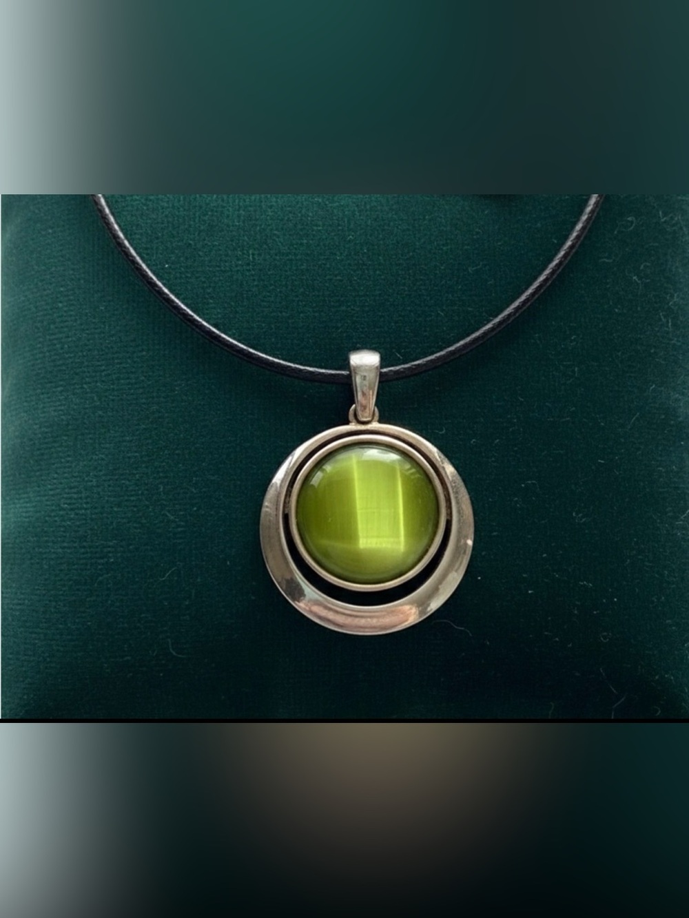 Vintage MCM Green Cat’s Eye “ Orbit” Pendant - Brushed Silver Tone - Picture 2 of 7